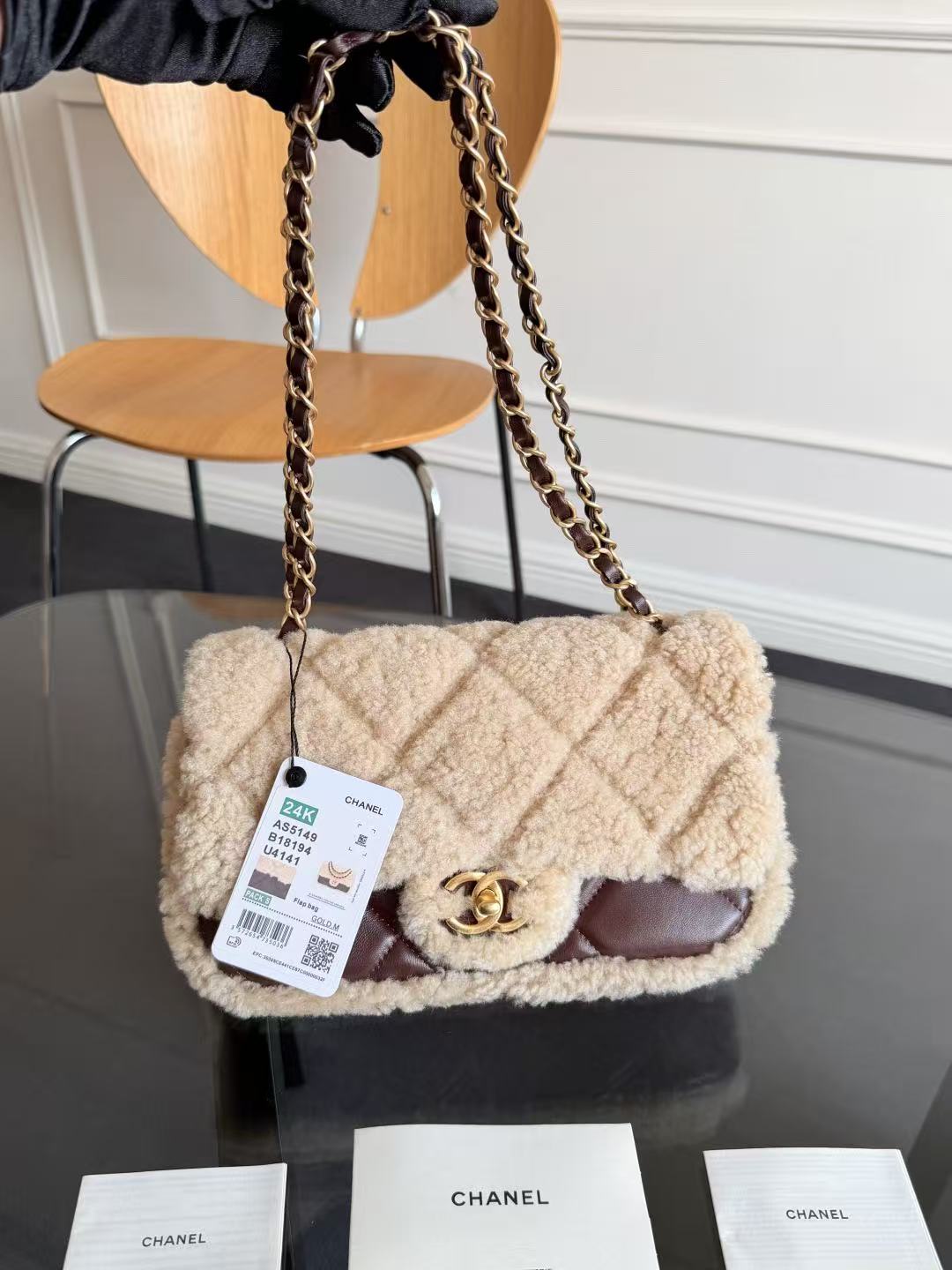 CC Flap Bag 23.5cm beige dunkelbordeauxfarben Lammfell Lammleder Gold-Hardware