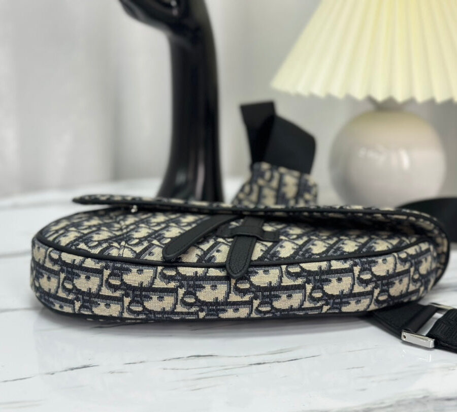 Dior Saddle black bag – front view