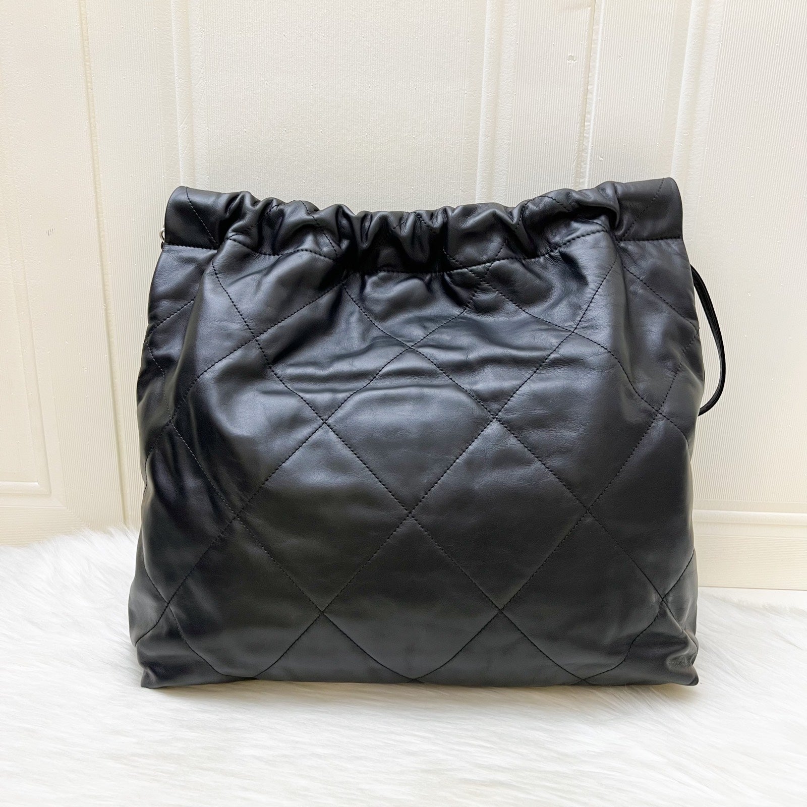 Chanel 22 Medium Hobo Handtasche in Schwarz Kalbsleder und SHW (Model: )