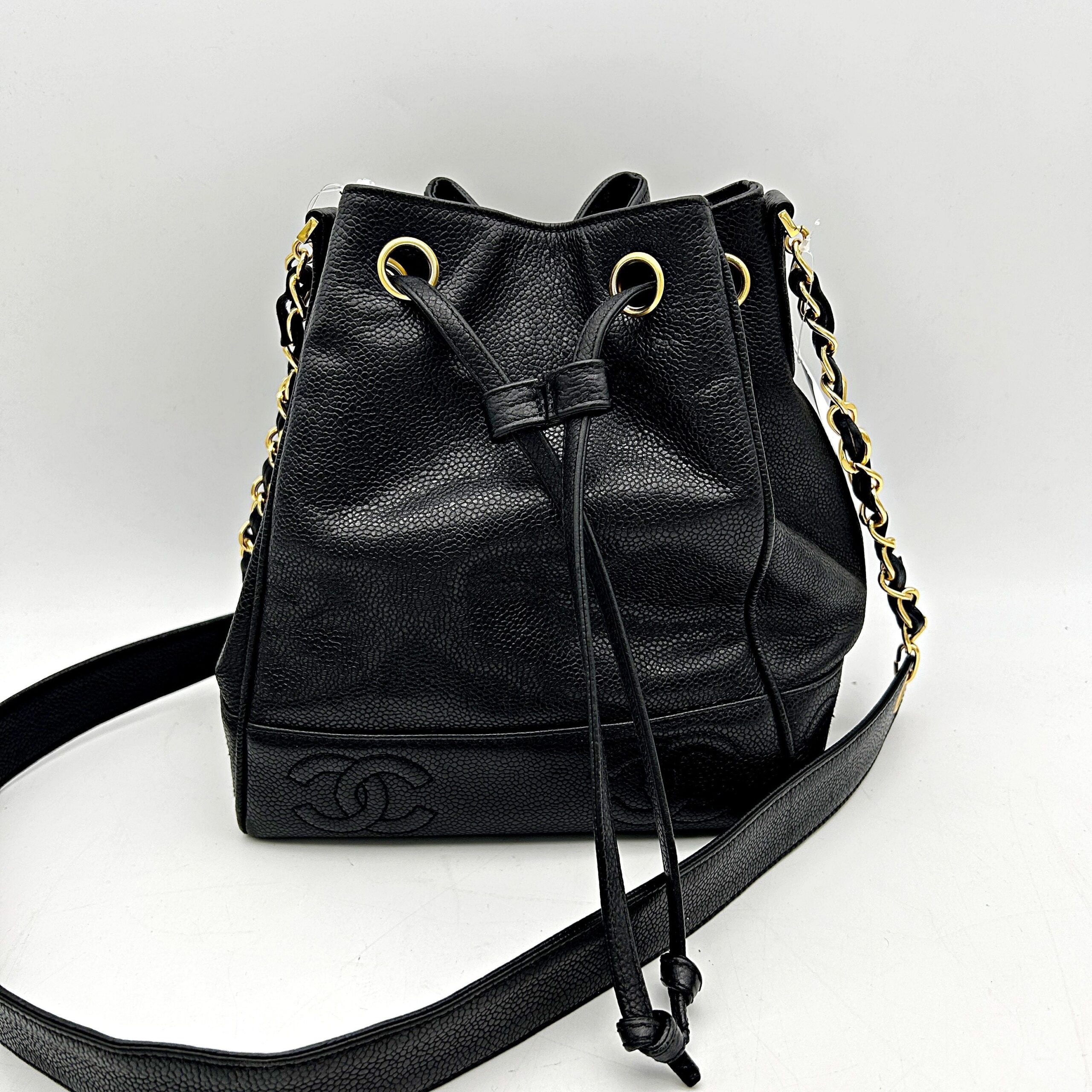 CHANEL Caviar Kordelzug Umhängetasche Schwarz chcc