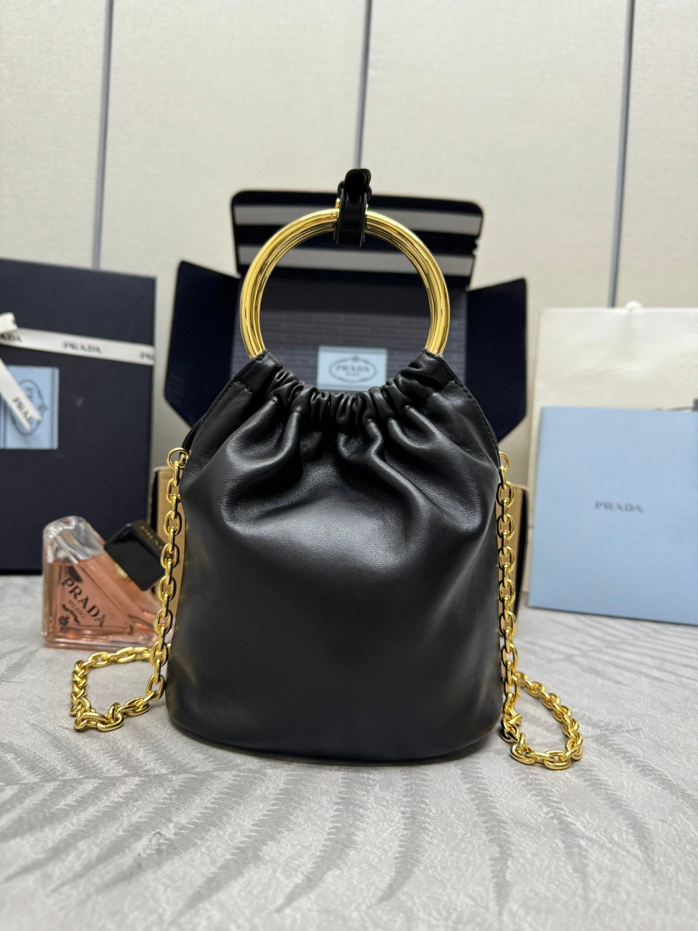 MINI BEUTELTASCHE 19 IN SCHWARZ SOFT NAPPA LAMBSKIN GOLD-HARDWARE