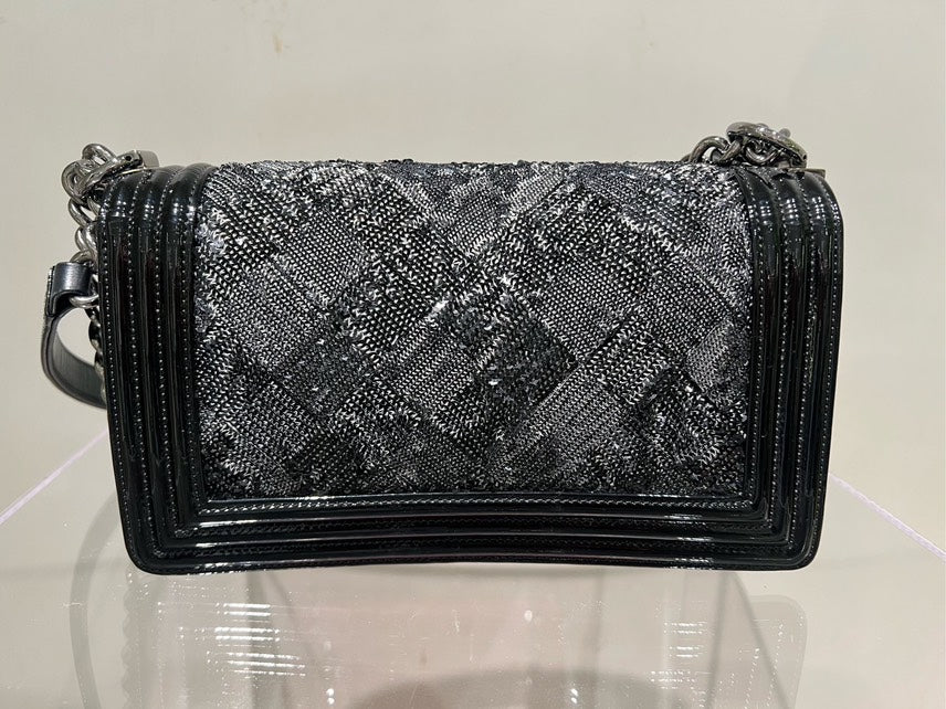 Chanel Leboy MM Schwarze Umhängetasche - Designer-Handtasche